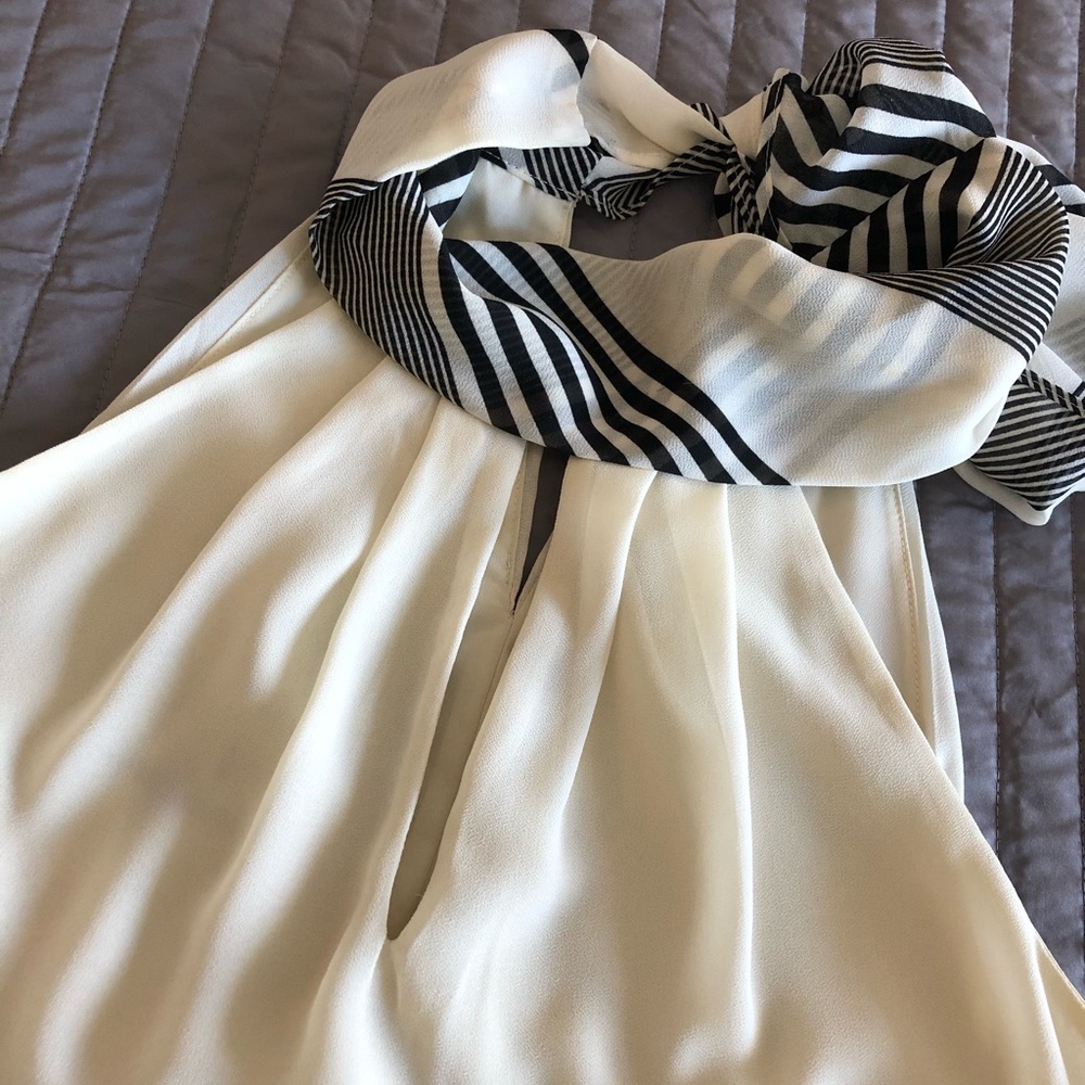 Elegant halter neck blouse / top with neck bow